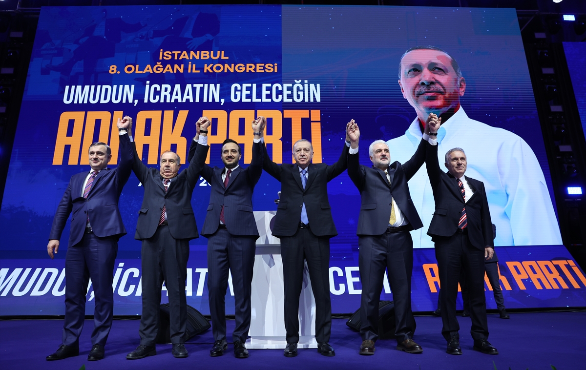 AK Parti İstanbul Kongresi'nde bayrak değişimi yaşandı. Kongrede, Abdullah Özdemir, AK Parti İstanbul İl Başkanı olarak seçildi. 