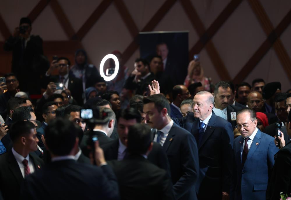 Cumhurbaşkani Recep Tayyi̇p Erdoğan, Temaslarda Bulunmak Üzere Geldi̇ği̇ Malezya’da