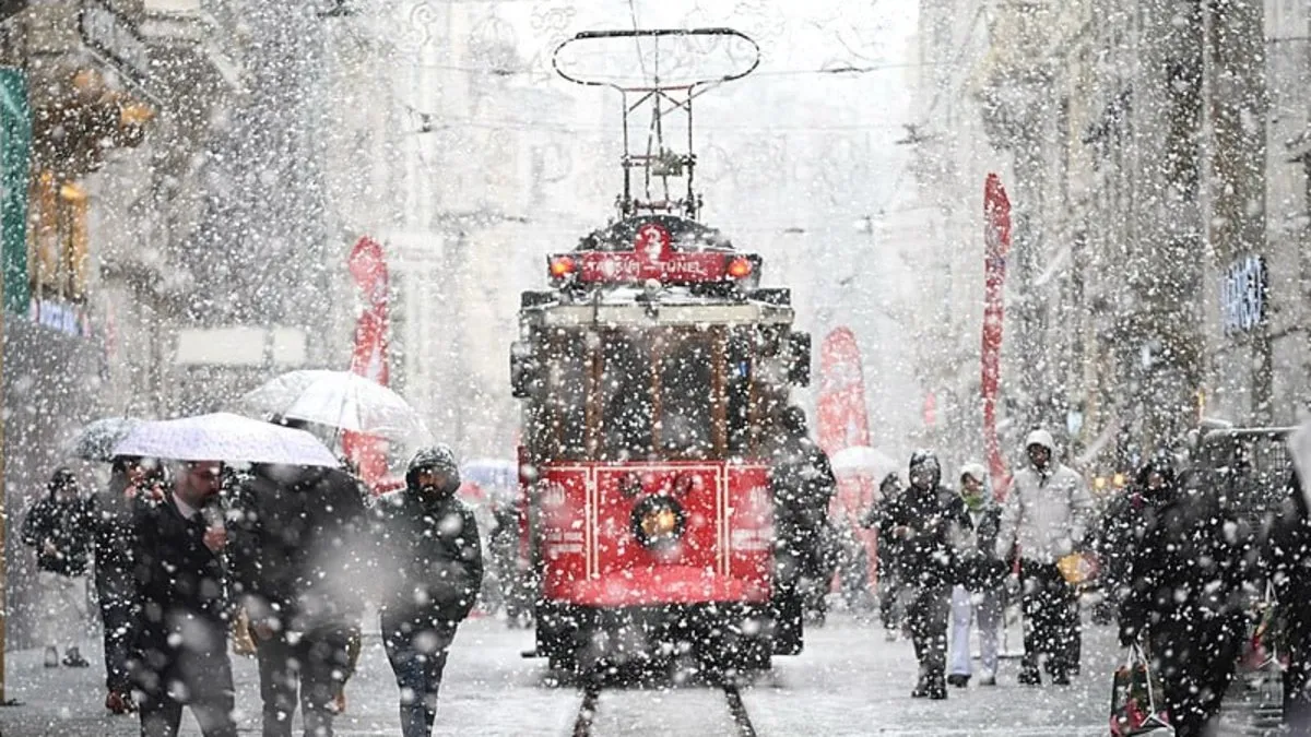 Istanbul Kar Yağışı okullar tatil edildi