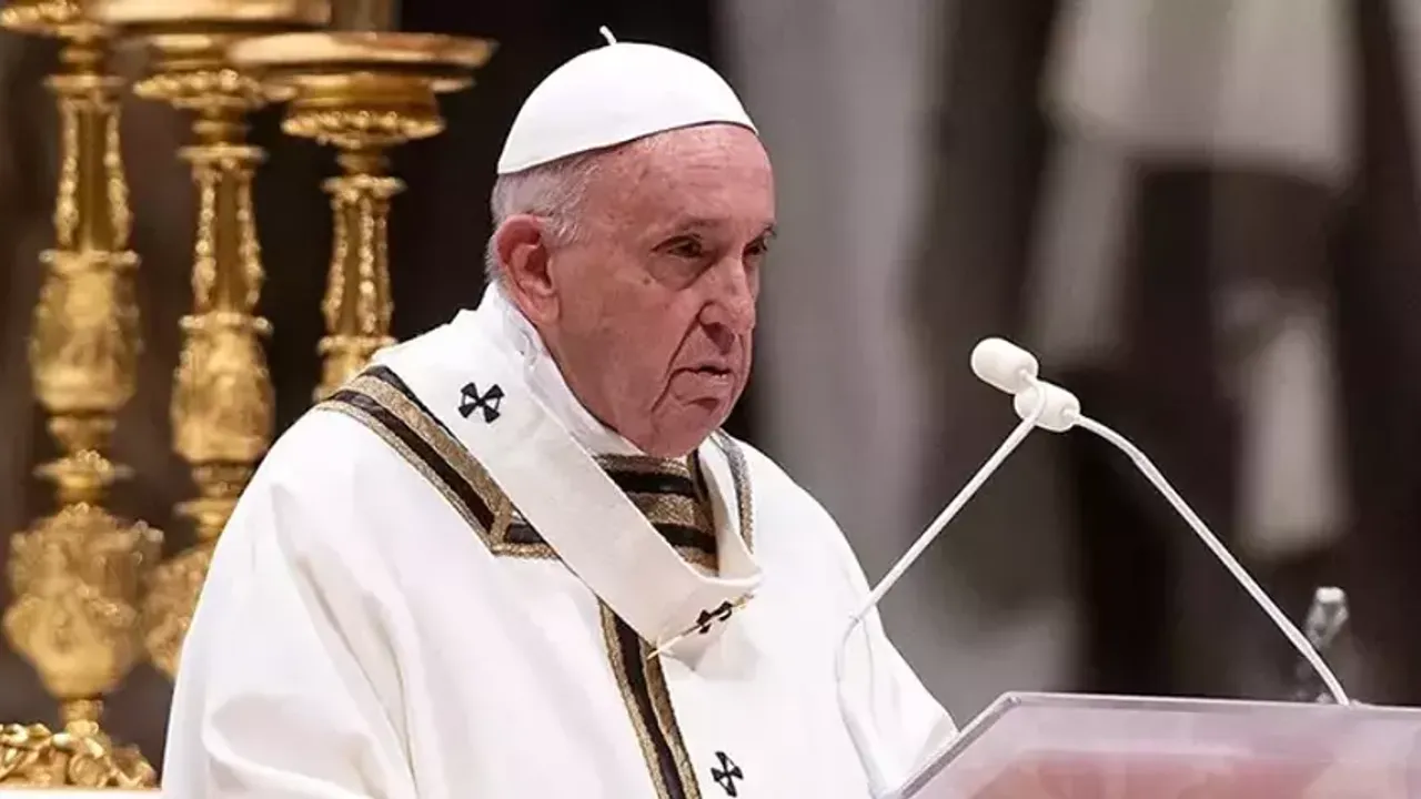 Papa Francis’in her iki akciğerinde de zatürre başlangıcı olduğu tespit edildi