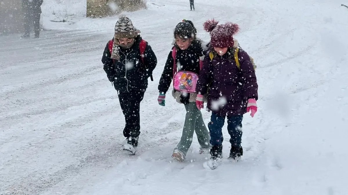 Soğuk Hava dollayısyla okullar tatil edildi