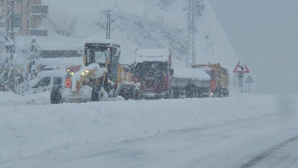 Zonguldakta Kar Yağışı 121 Köy Yolu Kapandı