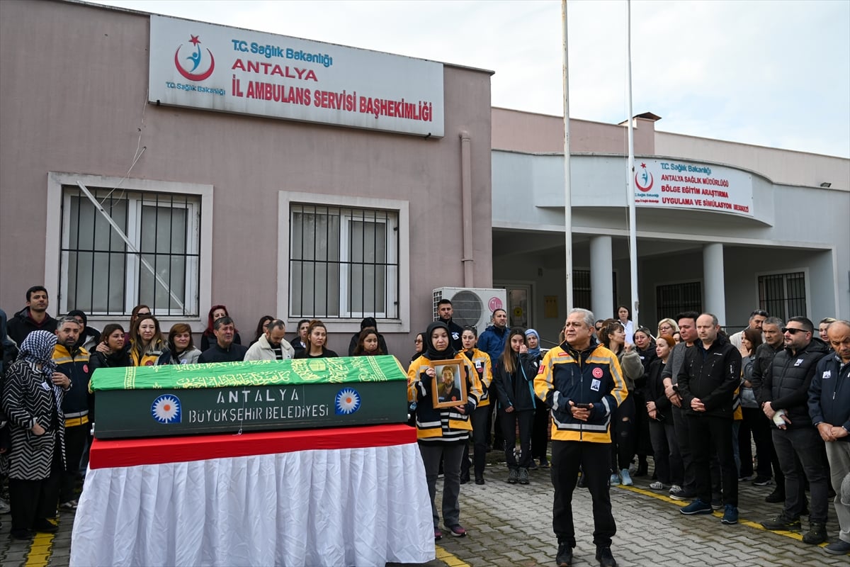 Antalya'da 4 kişi tarafından darbedilen sağlık görevlisi hayatını kaybetti