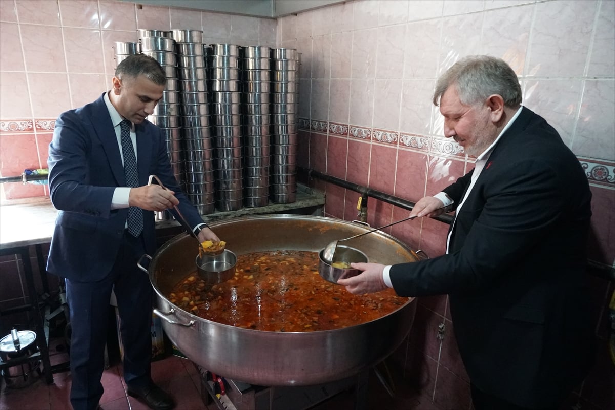 Çorum'daki tarihi aşevinde günlük 1500 kişiye iftar veriliyor