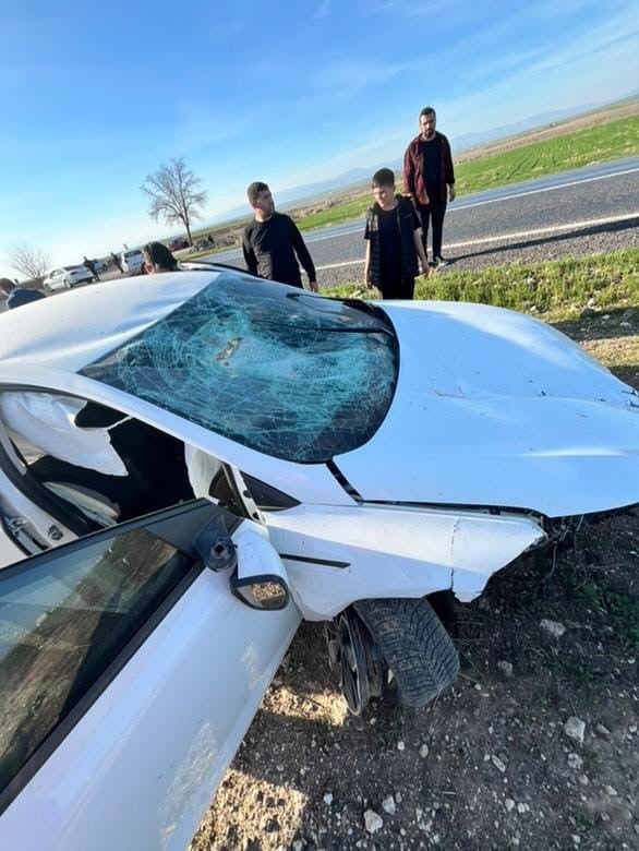 Şanlıurfa'da otomobil takla attı