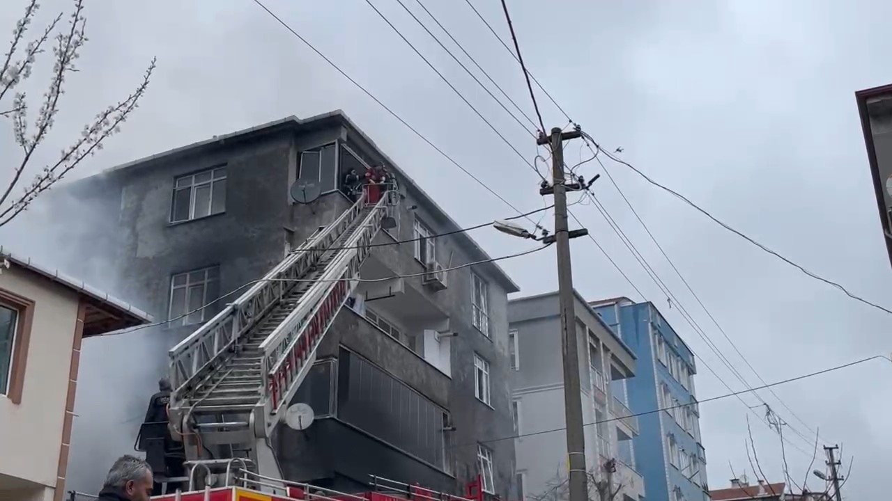 Ortalık savaş alanına döndü! Tekirdağ Çerkezköy'deki doğal gaz patlaması: 4 yaralı