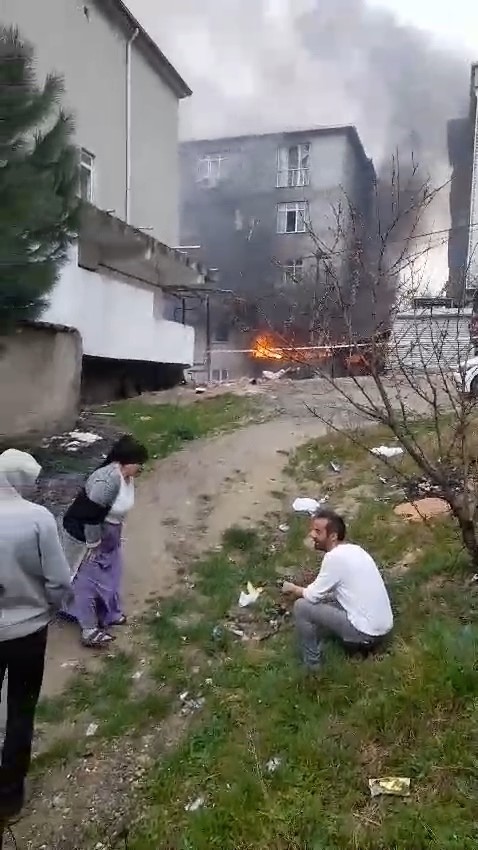 Ortalık savaş alanına döndü! Tekirdağ Çerkezköy'deki doğal gaz patlaması: 4 yaralı