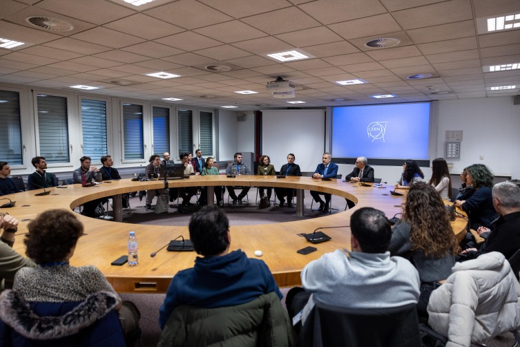 Bakan Fidan, CERN'de görev yapan Türk bilim insanlarıyla bir araya geldi