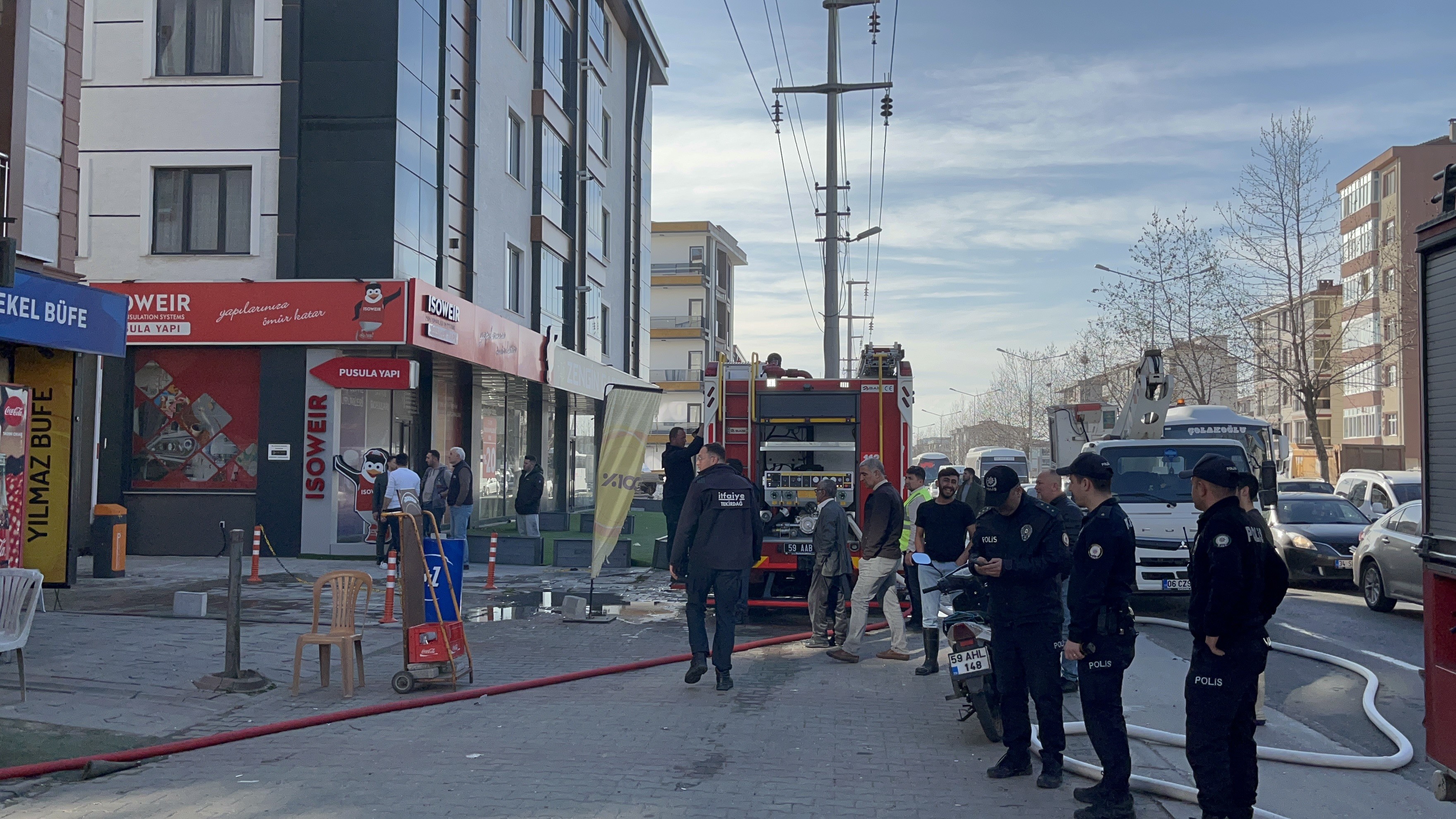 Çorlu'da apartman dairesi alev alev yandı