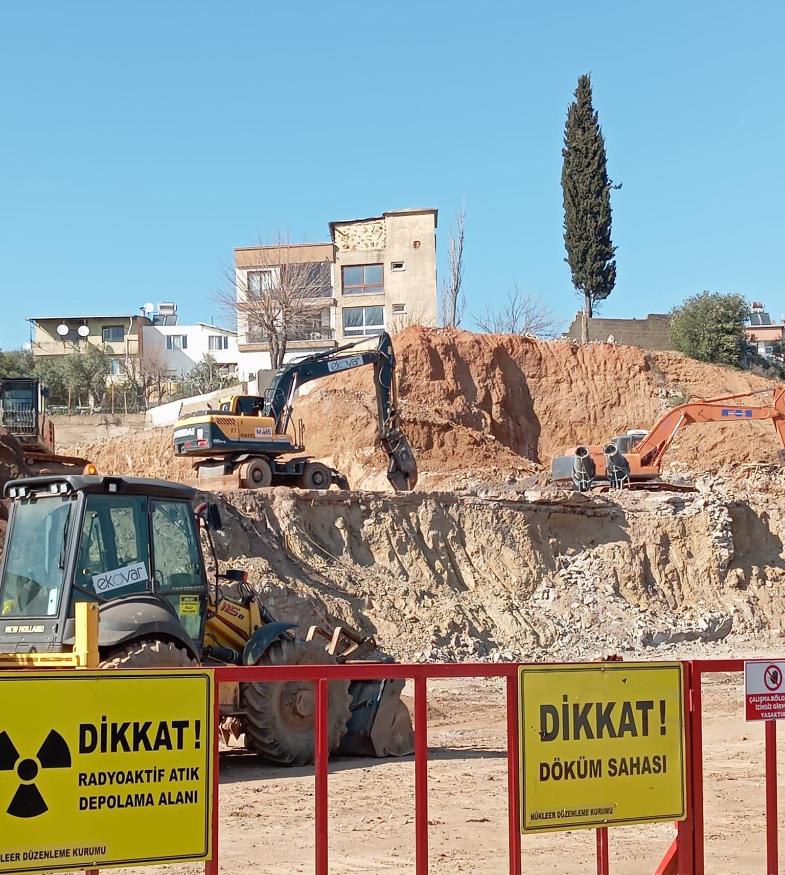 İzmir'de çevre felaketi! Eski kurşun fabrikasının atıkları izinsiz ilçeye döküldü