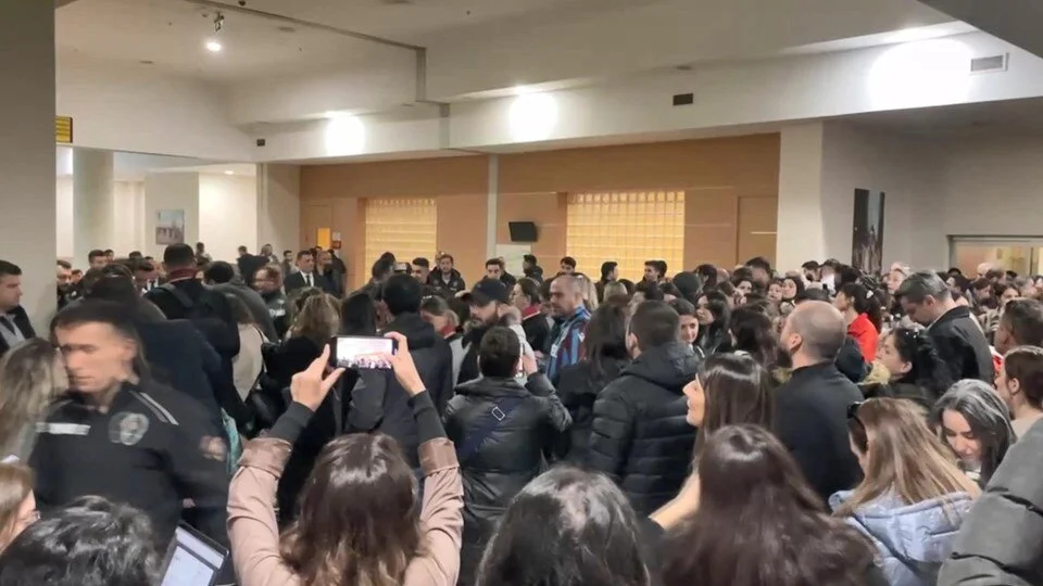 Adliyede kısa süreli gerginlik çıktı.