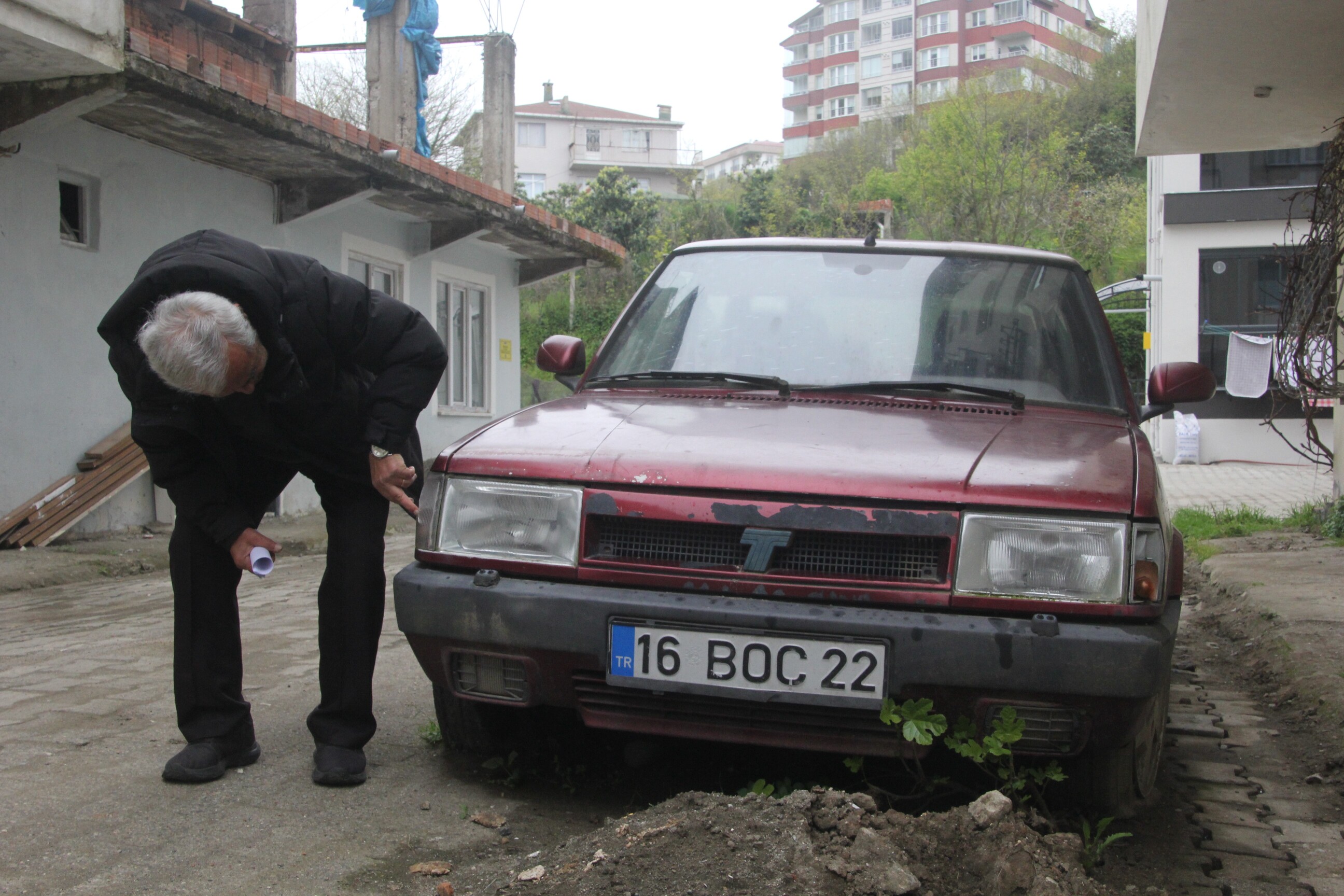 Aracının çürümesini izliyor: Sıfır aldığı aracını 17 yıldır kullanamıyor
