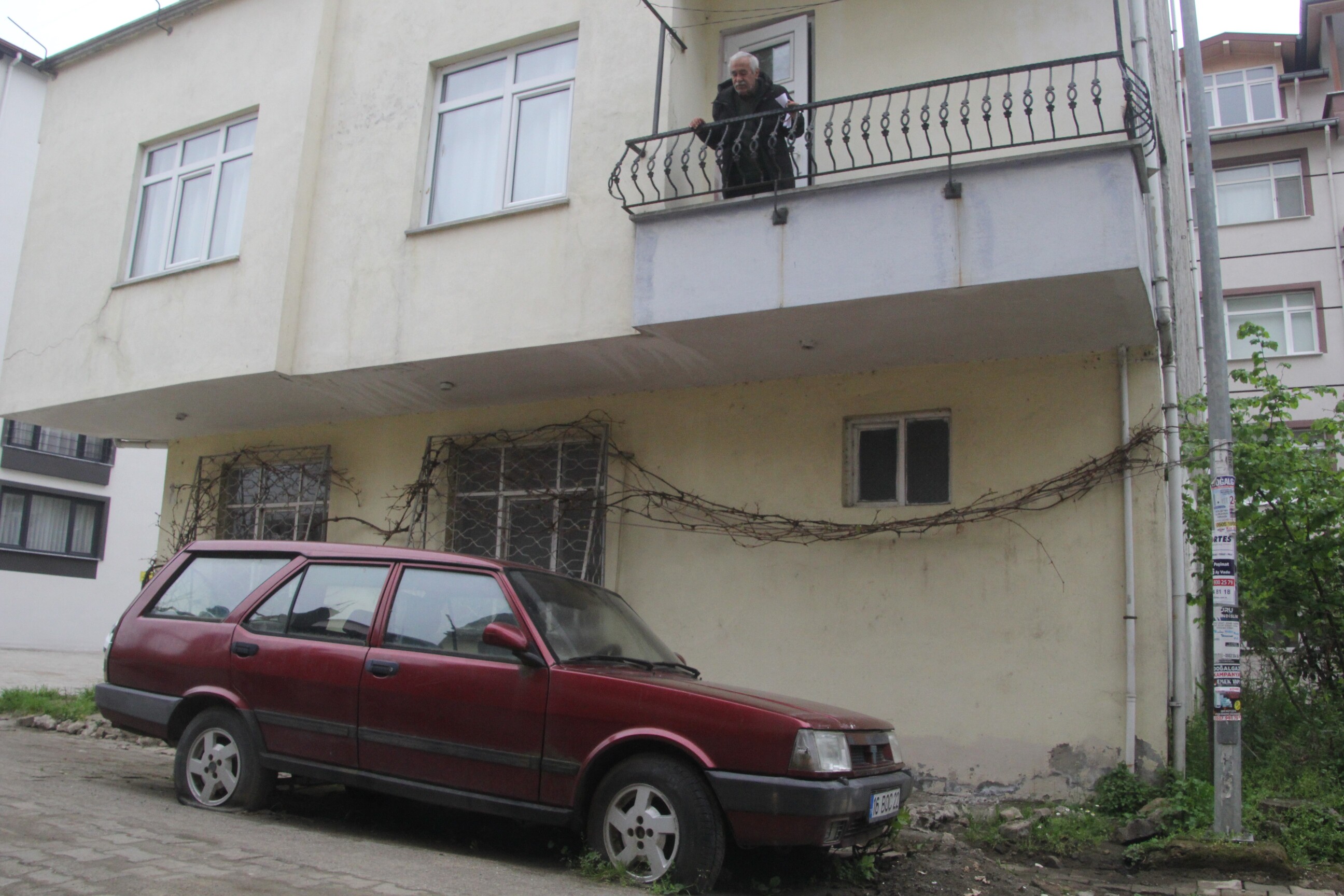 Aracının çürümesini izliyor: Sıfır aldığı aracını 17 yıldır kullanamıyor