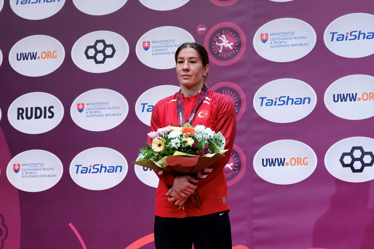"İlklerin kadını" Yasemin Adar Yiğit, mindere veda etti