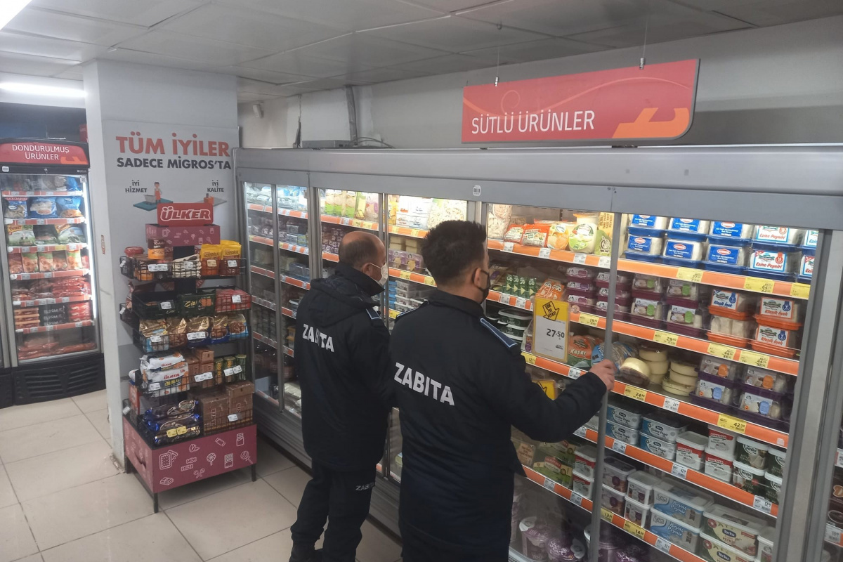  Şahinbey Belediyesi zabıta ekipleri, tespit edilen şubelerin girişine “kapatıldı” yazılı afiş asarak işletmeleri 3 gün süreyle mühürledi.