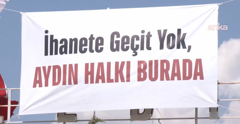 Çerçioğlu’na tepki pankartları Aydın’da miting alanını kapladı